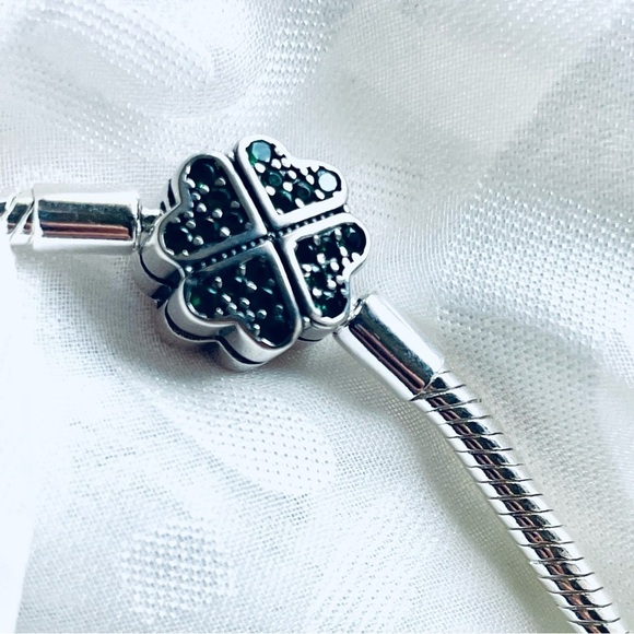 🍀 NWT Lucky Four Leaf Clover Charm Bangle Bracelet - Picture 6 of 11